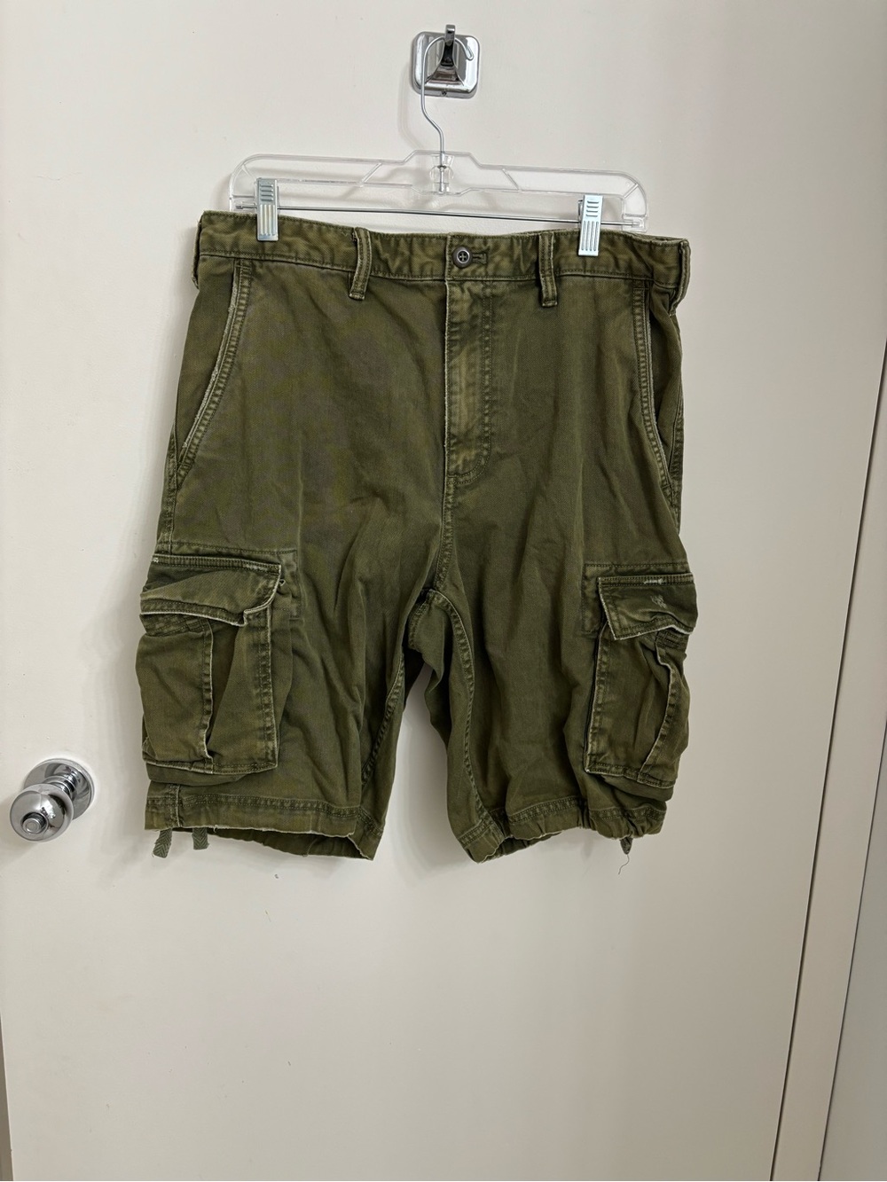 Gap men’s baggy cargo distressed shorts